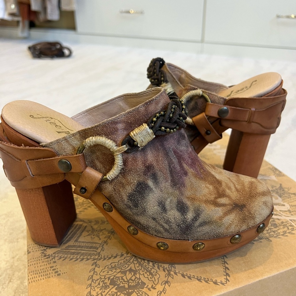 Free People Women's Platform Clogs